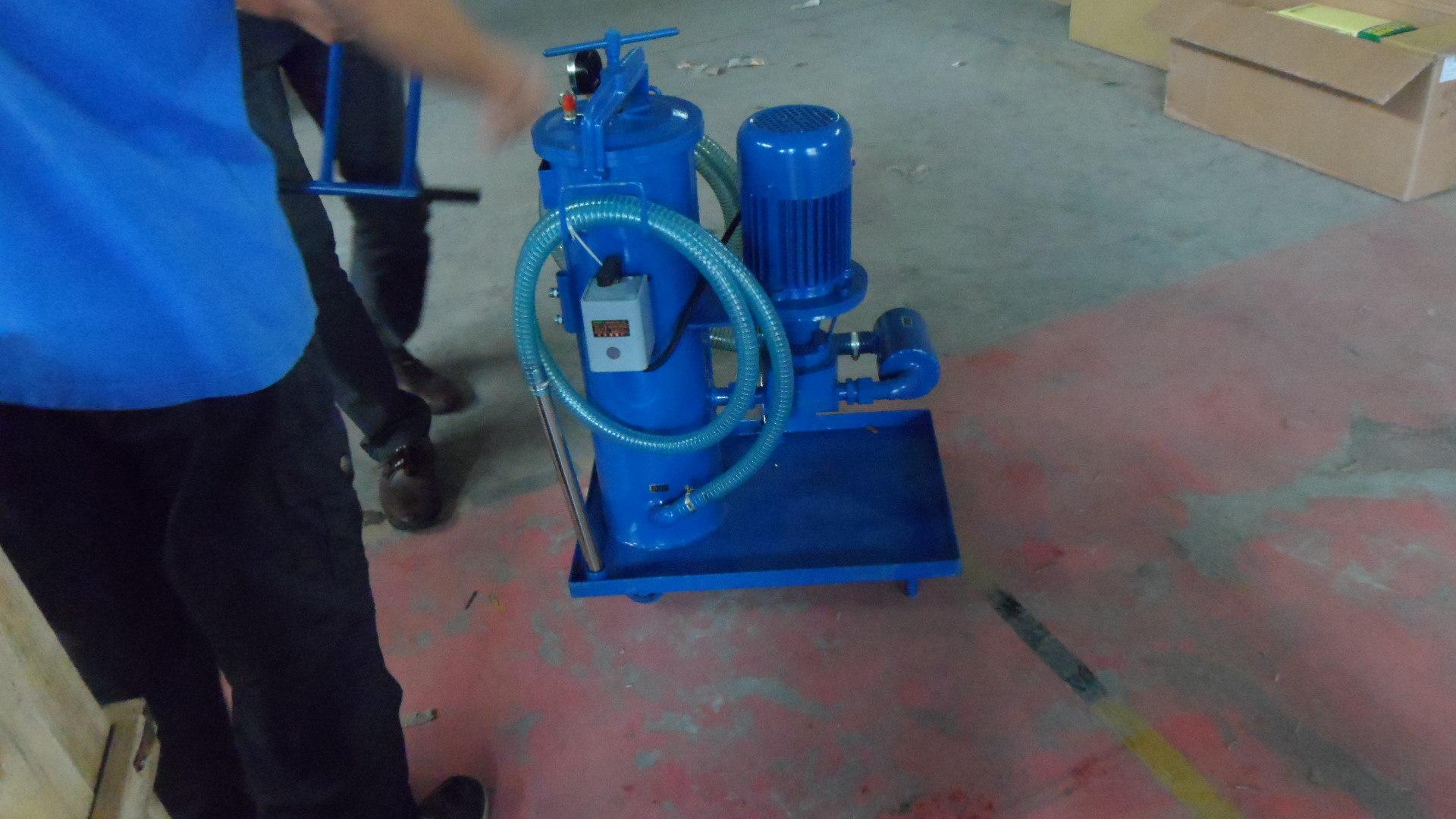 LUCA movable oil filter machine