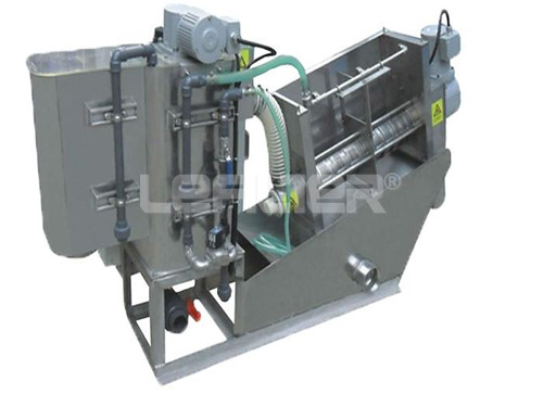 Waste water treatment sludge dewatering machine